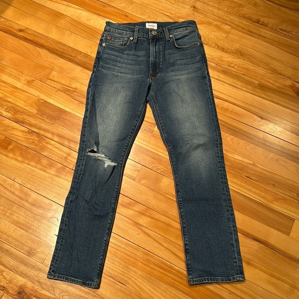 Hudson medium rinse distressed straight leg 5-pocket jeans. Size 26.